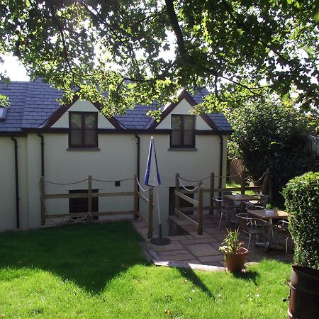 Carpenters Cottages Llanishen Eksteriør bilde